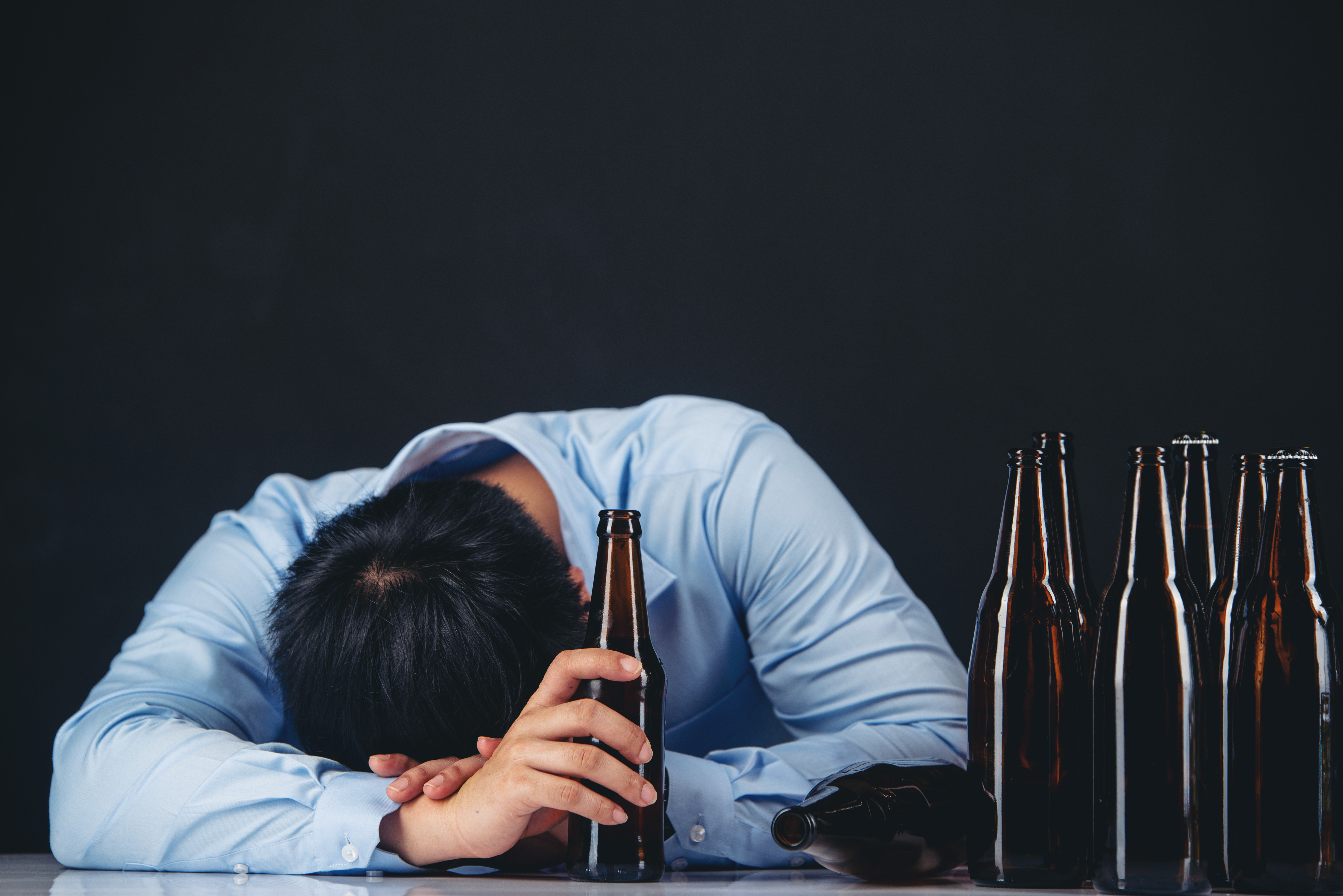 Cosa succede nel nostro corpo se assumiamo troppo alcool? effetti dell'eccesso di assunzione di alcool